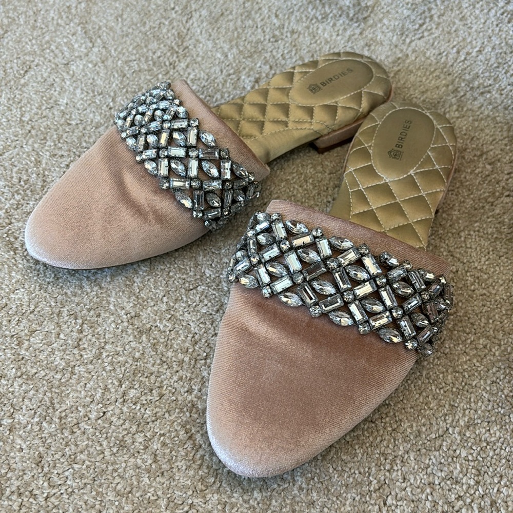 Size 8, used gently like new BIRDIES SLIPPERS